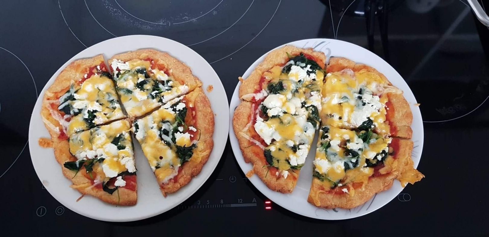 Keto Pizza - Lekkerste ketodieet pizzabodem - Spinazie Feta - Keto voor Beginners