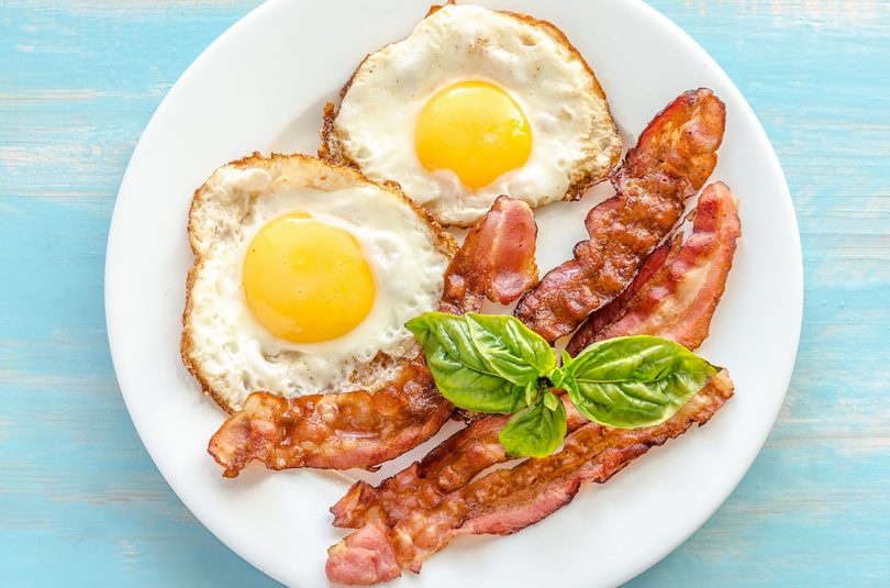 eieren en ontbijtspek - ketodieet ontbijt recept - keto voor beginners dagboek eetdagboek catje